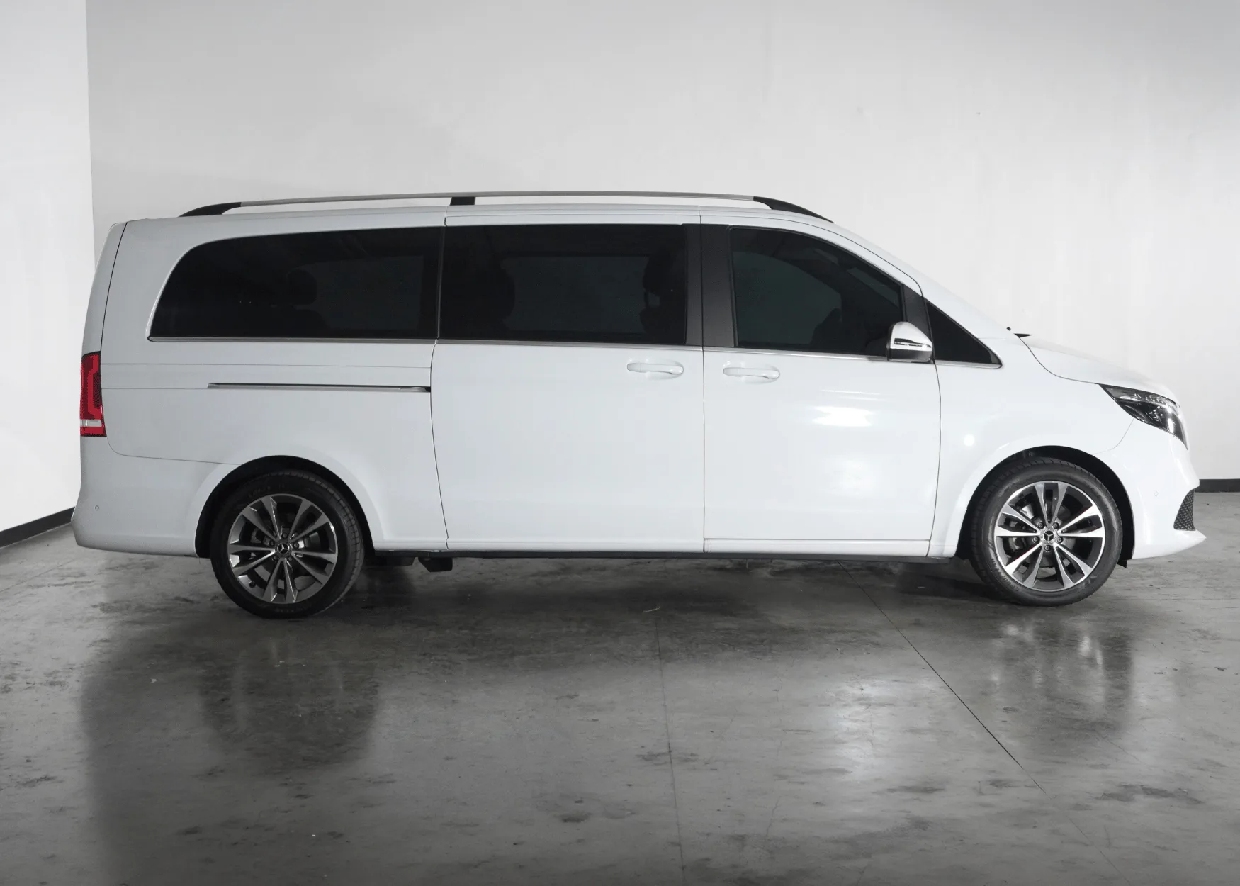 V-Class Exterior Side View