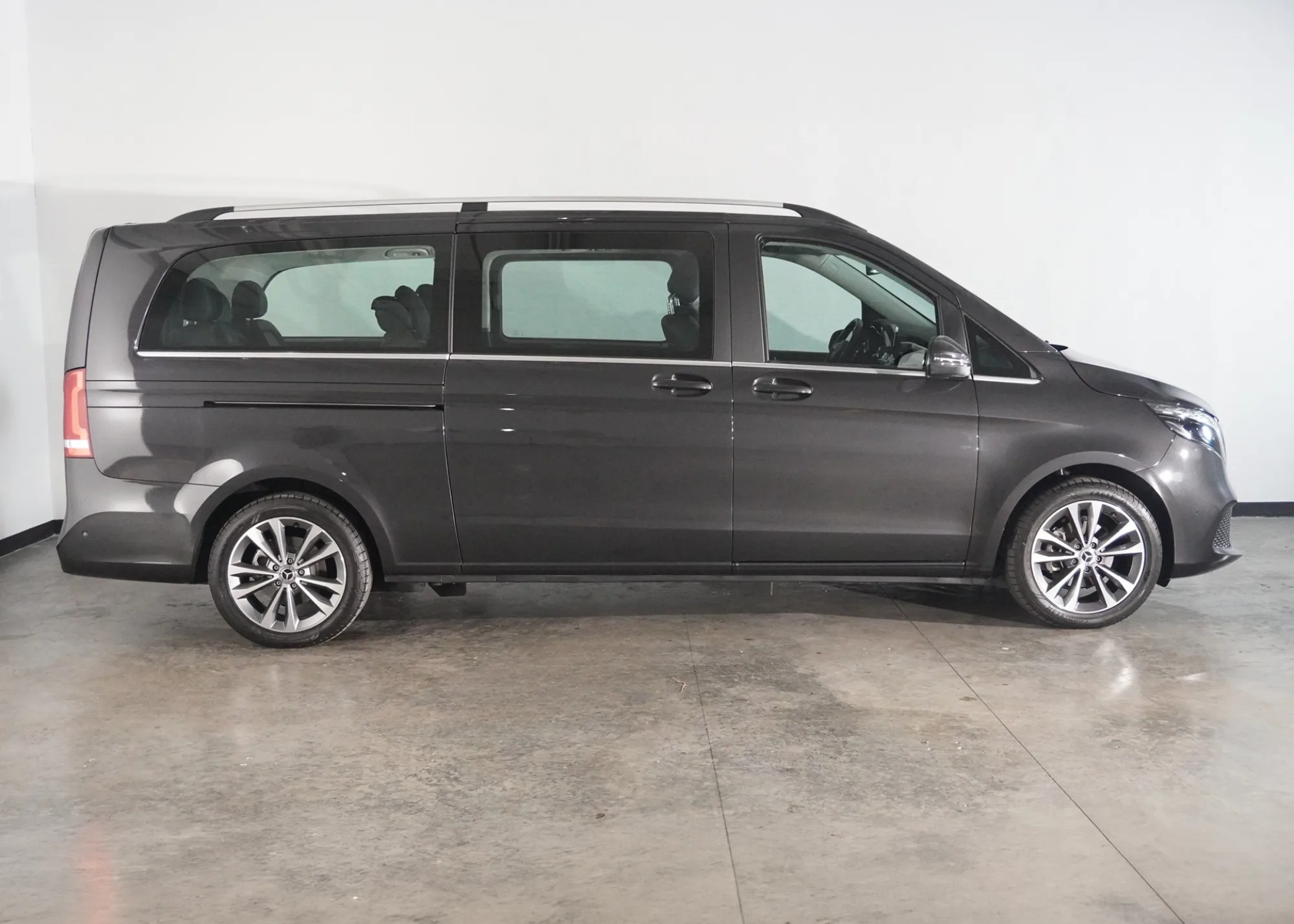 V-Class Exterior Side View